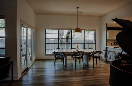 Amarillo House | Central |5 Bed| Baby Grand Piano