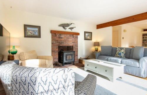 Brewster House | Central A C Mins to Beach Dog Welcome