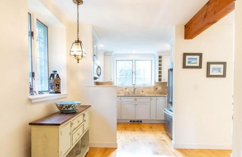 Brewster House | Central A C Mins to Beach Dog Welcome