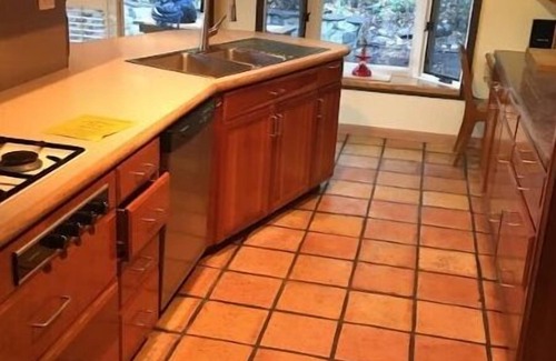 Junior College Neighborhood Association House | *Central A/C Quiet Safe Excellent Location Fenced In Back Yard Pets Welcomed*