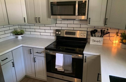 St. Helen House | Central air conditioning, very clean, cozy and Spacious House. Close to trails.