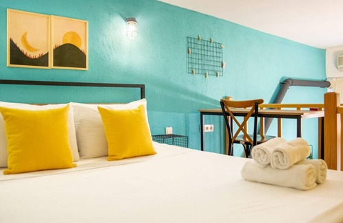 Izmir City Centre Apartment | Central and Colorful Studio Flat in Alsancak