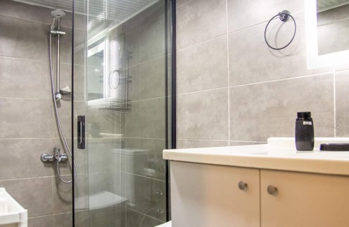 Izmir City Centre Apartment | Central and Colorful Studio Flat in Alsancak