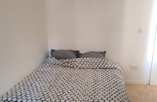 Thiers Apartment | Central and comfortable studio, near train station