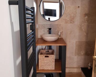 Thiers Apartment | Central and comfortable studio, near train station