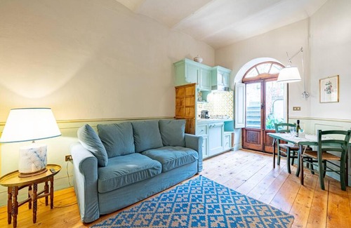 Santissima Annunziata Apartment | Central and cosy Pied-à-terre w/ Free parking