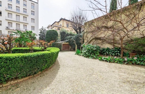 Santissima Annunziata Apartment | Central and cosy Pied-à-terre w/ Free parking