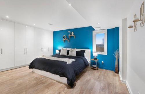 Downtown Apartment | Central and Luxury 2BR Suite with Den & BBQ, Sleeps 6!