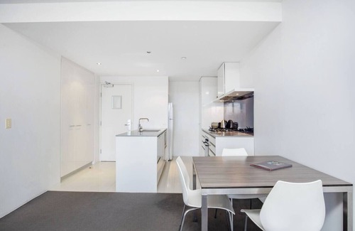 Surfers Paradise Apartment | Central and Scenic Riverside Retreat at Surfers