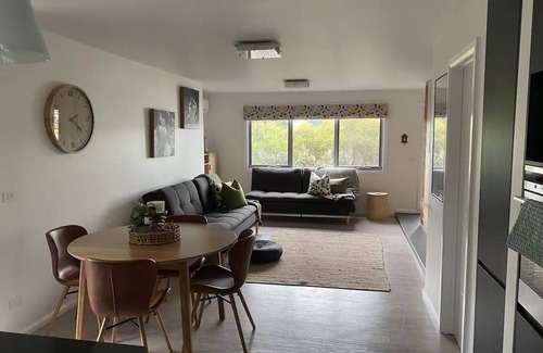Warrnambool House | Central and spacious three bedroom townhouse