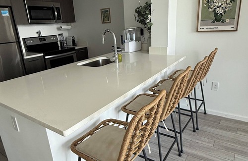 Downtown Miami Apartment | Central and Stylish in the Sky, Free Parking,2bd2b