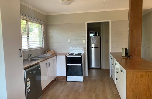 Atherton House | Central and Tidy 3 Bedroom house - Pet Friendly!