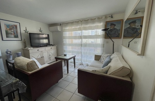 Banyuls-sur-Mer Apartment | Central Apartment in Banyuls-sur-Mer: 300m to Beach, Fully Equipped, Sleeps 4