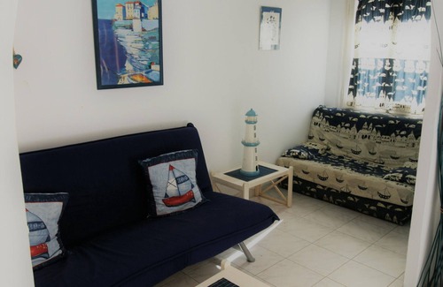 Empuriabrava Apartment | Central Apartment in Empuriabrava - 600m from the Beach, A/C, Balcony, Family-Friendly