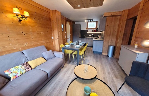 Les Gets Apartment | Central Apartment for 6 with Balcony, Skiing Nearby & Full Amenities