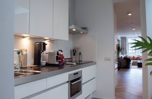 Canal Ring Apartment | Central Apartment on the Keizersgracht Just off Leidsestraat. Fully Refurbished