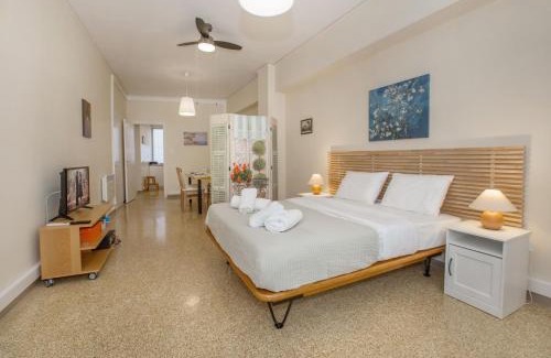 Psirri Apartment | Central apartment on pedestrian street by GHH