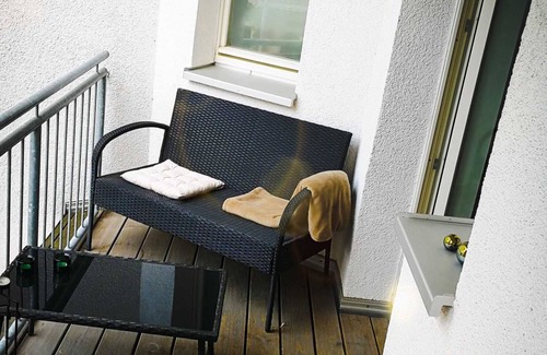 Halle Apartment | Central apartment on Uniring with balcony