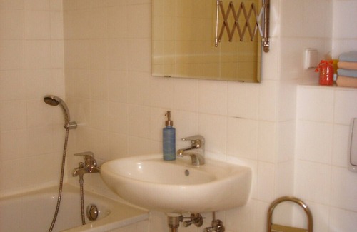 Friedrichshain Condo | Central apartment with balcony, WLAN, 6 pers. -ONLY long-term lease min. 1 month