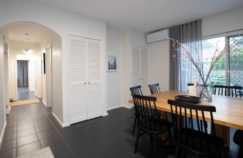 South Perth Apartment | Central Apartment, Zoo Abode