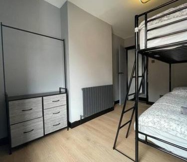 Lincoln Apartment | Central area entire terrace house