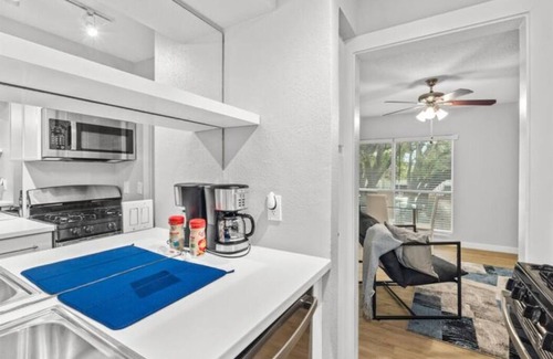Brentwood Apartment | Central ATX w2BD and Pool, Gym, WiFi, Parking