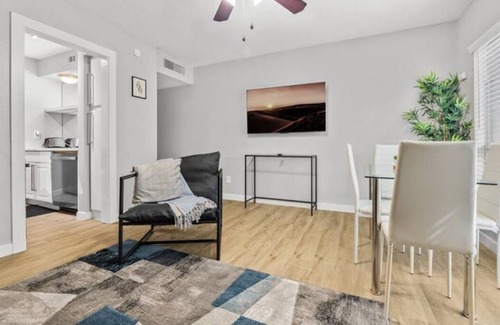 Brentwood Apartment | Central ATX w2BD and Pool, Gym, WiFi, Parking