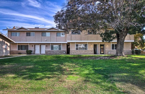 Country Rose House | Central Bakersfield Townhome with Private Patio