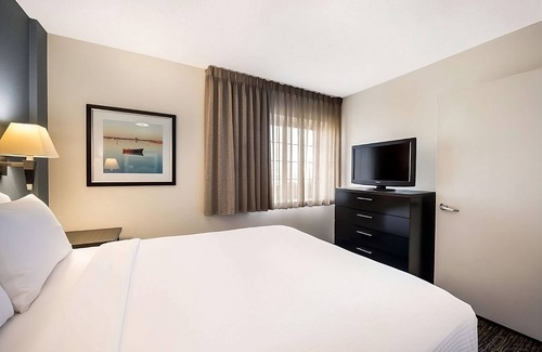 Linthicum Heights Resort | Central Baltimore Gem, Kitchen, Pet-Friendly Property, Explore Inner Harbor!