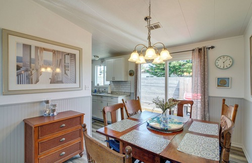 Bandon House | Central Bandon Retreat w/Deck < 1 Mi to Beach!