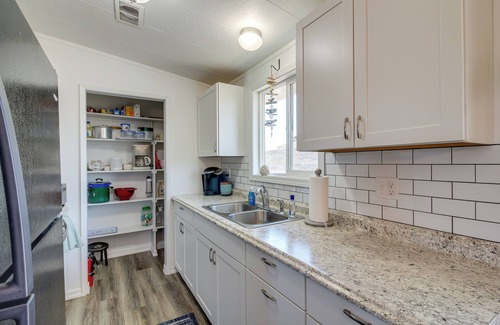 Bandon House | Central Bandon Retreat w/Deck < 1 Mi to Beach!