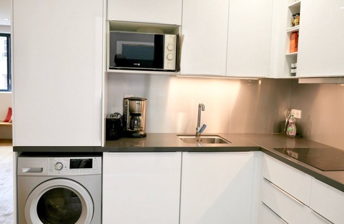 Porte-Saint-Martin Apartment | CENTRAL = BEAUTIFUL Area ; MODERN BRIGHT Apartment