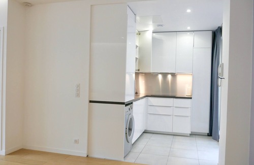 Porte-Saint-Martin Apartment | CENTRAL = BEAUTIFUL Area ; MODERN BRIGHT Apartment
