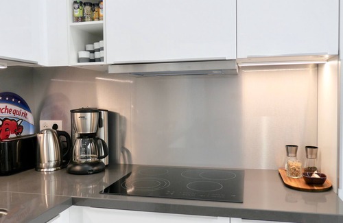 Porte-Saint-Martin Apartment | CENTRAL = BEAUTIFUL Area ; MODERN BRIGHT Apartment