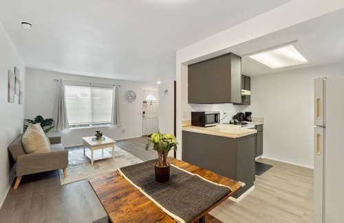 Lake Hills House | Central Bellevue Retreat 2 Bedroom Duplex