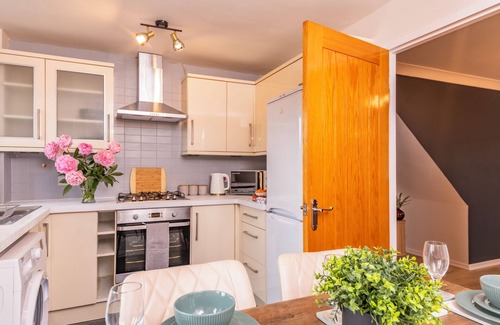 Acocks Green House | Central Birmingham Luxury 2 bed house up to 6 people. Parking & Garden Near NEC