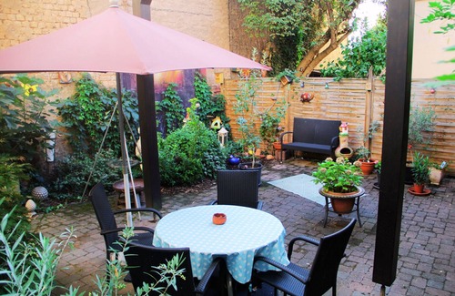 Alt-Kurenz Condo | Central, bright + cozy vacation apartment (64 sqm) on the ground floor of an old detached house