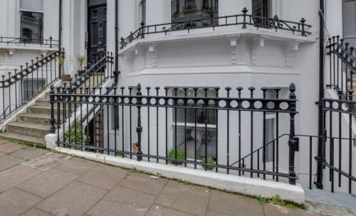 Montpelier Apartment | Central Brighton flat, 3 bedrooms, sleeps 6, close to shops and beach