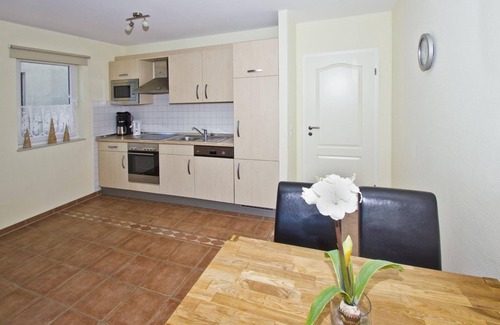 Gohren Apartment | Central but quiet, balcony, free swimming pool and sauna - Villa Elisenhof apartment 2