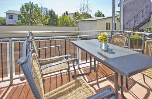 Gohren Apartment | Central but quiet, balcony, free swimming pool and sauna - Villa Elisenhof apartment 2