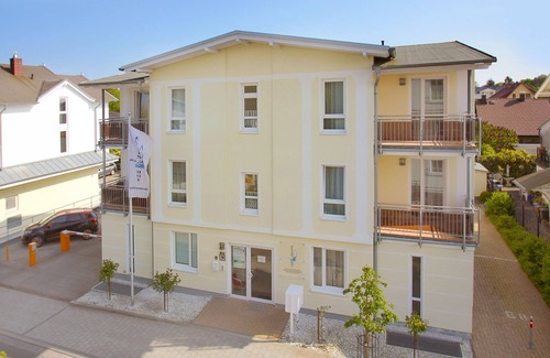 Gohren Apartment | Central but quiet, balcony, free swimming pool and sauna - Villa Elisenhof apartment 2