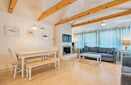 Avalon House | Central Catalina Cottage Walk to Ferry and Eateries