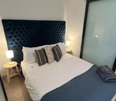 Reid Apartment | Central CBD - parking - sleeps 4