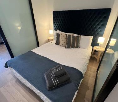Reid Apartment | Central CBD - parking - sleeps 4