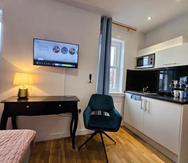 Leek House | Central Chambers Suites - Suite 4