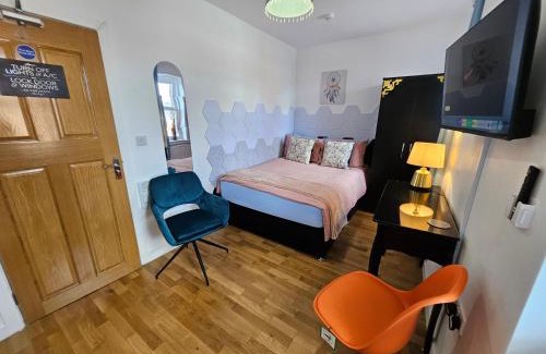 Leek House | Central Chambers Suites - Suite 4