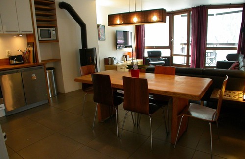 Chamonix City Centre Apartment | Central Chamonix apartment with swimming pool, parking & Mont Blanc views