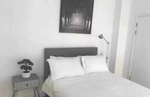 Farringdon Apartment | Central Charm Dwelling