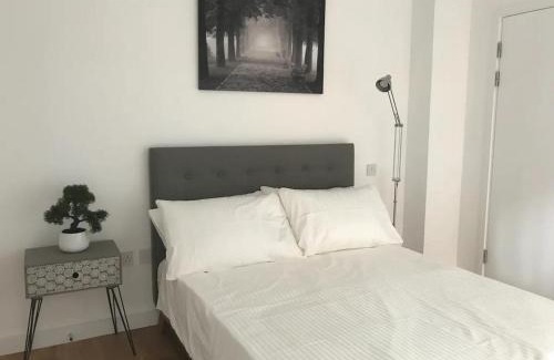 Farringdon Apartment | Central Charm Dwelling