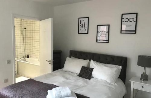 Farringdon Apartment | Central Charm Dwelling